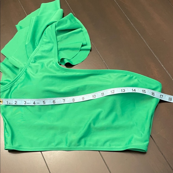 Elegant Green One-Shoulder Bikini - Picture 7 of 9